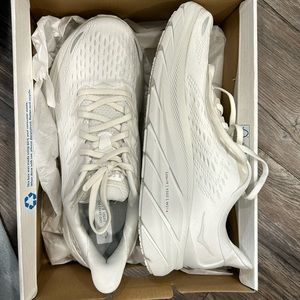 HOKA women’s Clifton 8 Shoes. Size 8, white